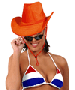 Een groot assortiment oranje kleding vind je bij oranjeshopper.nl.